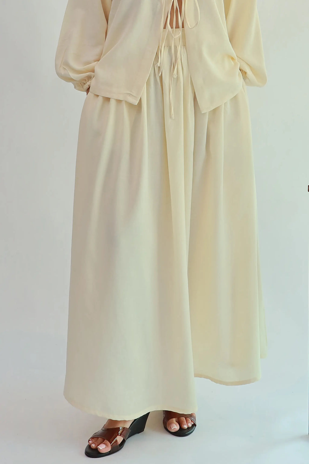 Ivory Breeze Off White Bottoms