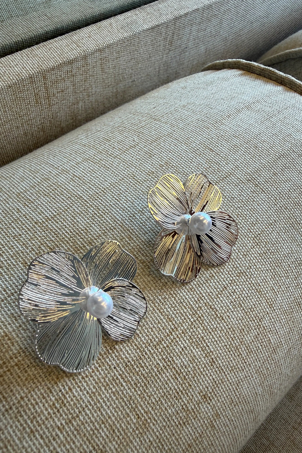 Chunky flower studs silver